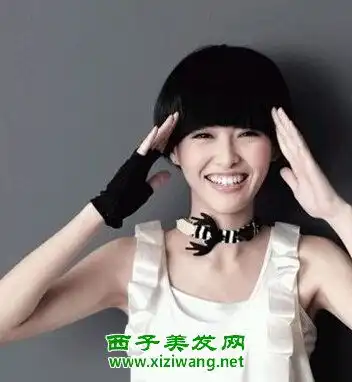 最新女生锅盖头发型图片
