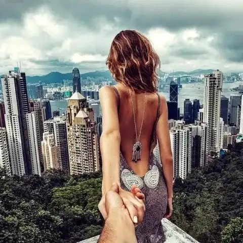 这些情侣的姿势你根本模仿不来
