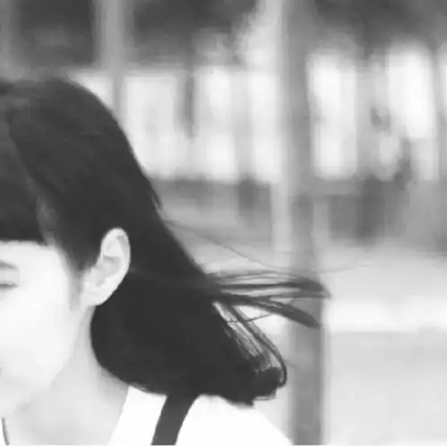 女生黑白头像
