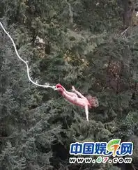 实拍加拿大裸体蹦极情侣亲密接触挑战极限
