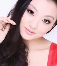穿越飞机场大龄平胸女的胸部革命

