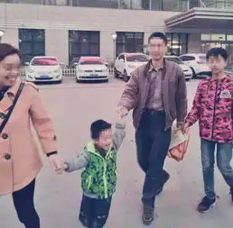 郑州一男童上学路上突然晕倒过路美女跪地相救
