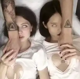 求欧美情侣头像要有点霸气和小色的感觉不是情侣头像也可以,比如下面的一张最好多发一点
