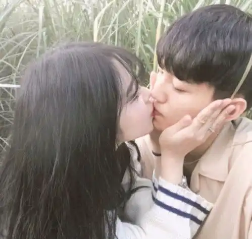 女生想做你女票的3个动作这是暗恋你,小哥哥抓紧表白
