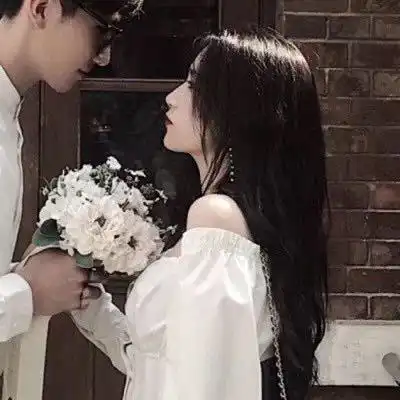 婚纱情侣头像一左一右40张抖音超火婚纱情头
