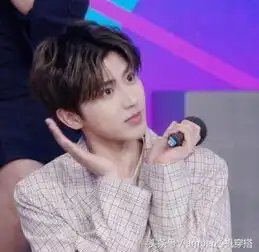 蔡徐坤保护谢娜,是真的暖心骑士真的受不了想成为他的女友粉
