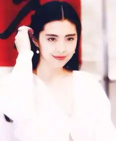 想要复古港味,这几个耳环单品你必不可少
