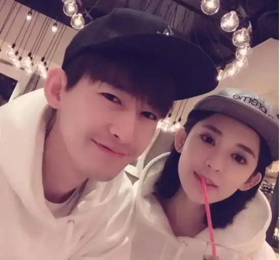 程晓玥订婚,郑恺再当爸,那些意难平的分手情侣如今过得怎么样
