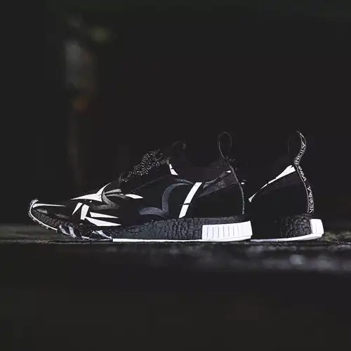 juice携手adidas正式发布荆棘nmdracer,atmos与dl把nike古着做成了帽子丨今日资讯
