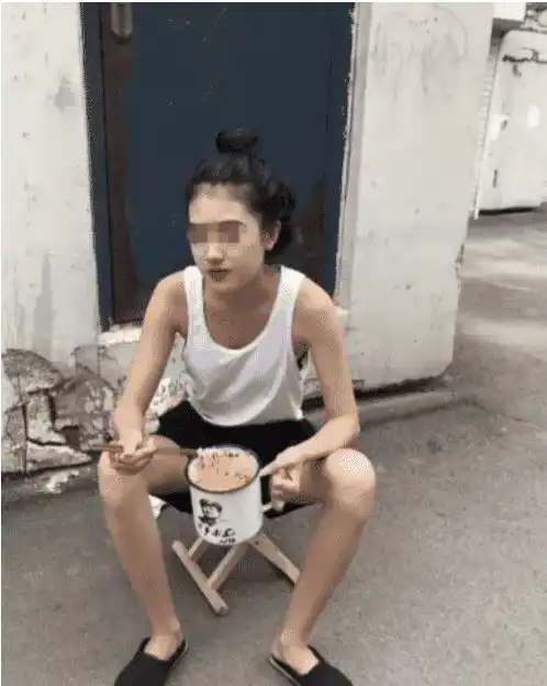 我闺蜜这么好看,为什么没有男生追她啊拜托大家给我总结一下原因哈哈哈
