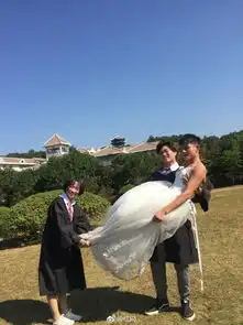 长沙一男大学生酷似明星全班女生让他穿婚纱
