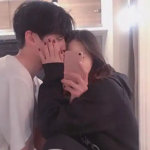 情侣头像如何折磨自己的女朋友

