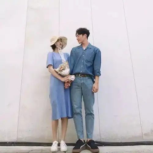 韩风情侣拍照姿势get,就差个摄影师了

