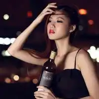 喝酒女生头像伤感图片

