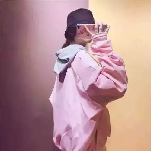 情侣头像当碰到了爱情每个人都成了诗人
