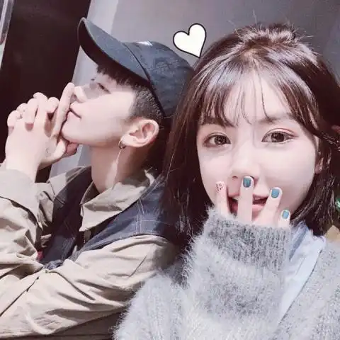 抖音网红搞怪情侣头像快手抖音里的搞笑情侣图片一对两张

