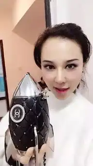 侯耀华送女徒弟的名牌包被曝是假货果然姜还是老的辣
