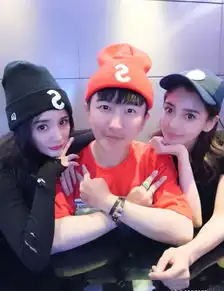 杨紫生日张一山献飞吻,这些女星跟男闺蜜好亲密,不怕引人误会
