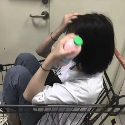 沉浸黑暗中的那一束光,不是救赎,是女生头像我要个性网
