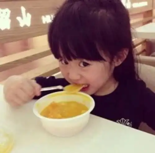 求这两张小孩情侣头像的大图
