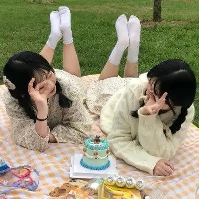 ins文艺闺蜜女生头像
