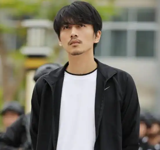 醒醒,求这些男星把胡子剪了吧不是留须就变帅,邋里邋遢反变丑
