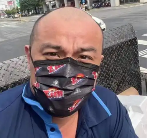 40岁男星为生计转做维修工日常搬重物修空调,称认真生活就好
