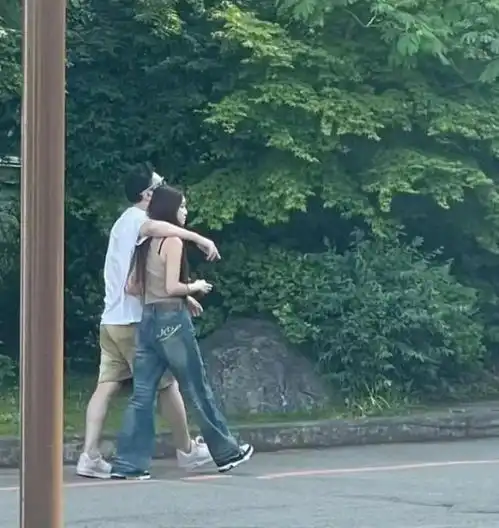 黄一鸣回应孩子像爷父亲节让女儿隔空喊爸,称不会告王思聪
