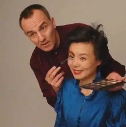 龚琳娜18岁混血儿子罕露面五官俊朗超洋气,母子同框似情侣
