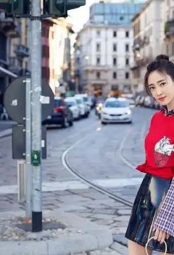 气质美女王丽坤,身穿灰色长裙十分优雅,真的是美若天仙
