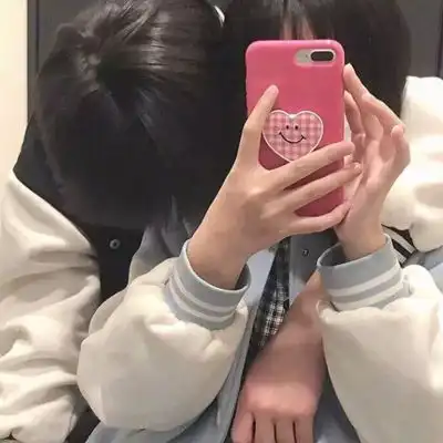 他不过随手给了朵花,你却红了脸情侣头像我要个性网
