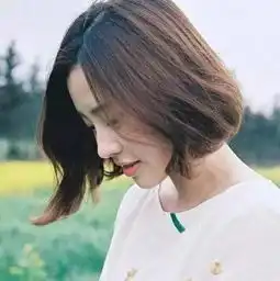 别老扎一款发型了,这款编发才真的漂亮你试了吗
