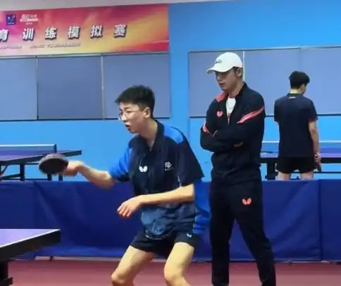 张继科开新账号直播乒乓教学,本人憔悴又驼背,学费9800引热议
