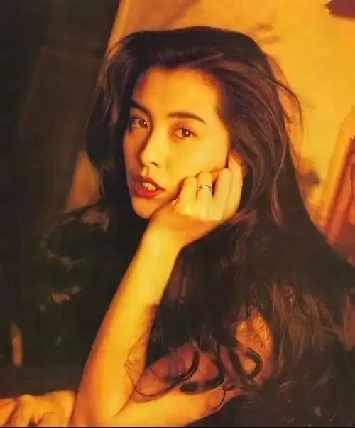 讲真的90年代的港风穿搭,今天看起来真时髦啊
