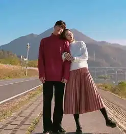 情人节完美穿搭范本,只服这些ins上的情侣博主

