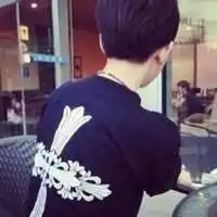qq头像情侣分开的女生头像写着
