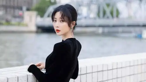 殷桃获影后,实则夸评委有眼光,暗嘲迪丽热巴都能获奖
