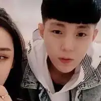高迪和大美qq情侣头像
