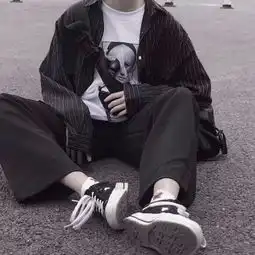 求这个头像的另一半万分感谢
