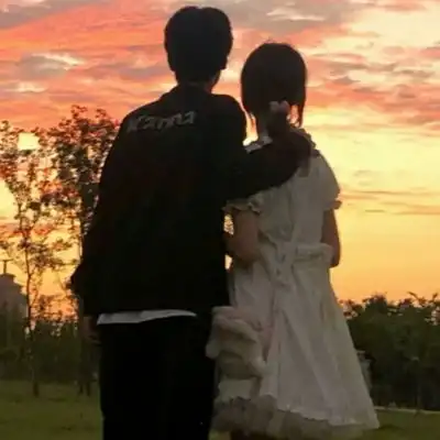 情侣超级好看的很有氛围感的头像生活很匆忙别错过日落和夕阳
