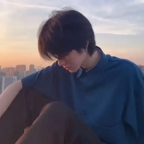 废墟里没有神男头
