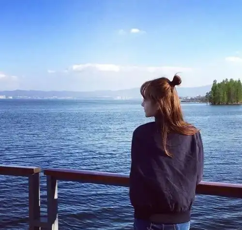 显脸小的丸子头该这么扎
