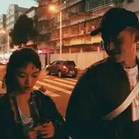 情侣头像双人两张潮潮图情头双人两张分开

