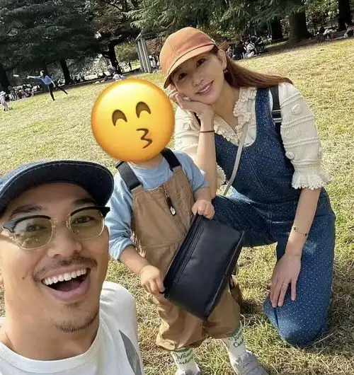 林志玲和婆婆罕见同框带娃,未请保姆帮照顾,2岁儿子被赞像妈妈
