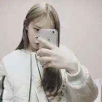 拿自拍照当头像的女生微信头像图片大全
