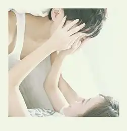 求女生是短发的情侣头像,一对的.先谢啦.
