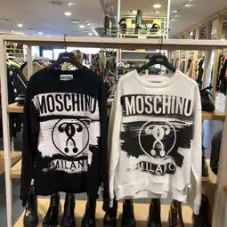 moschino莫斯奇诺男女同款情侣款印花圆领卫衣黑白两色现货
