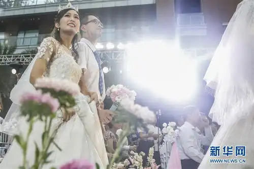 战疫情侣集体婚礼
