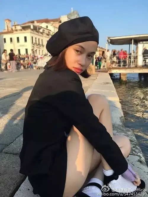 两大时尚女icon罕见同框,你pick妖精十元还是coolgirlkiko
