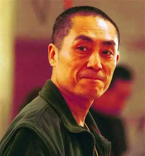 那个在奥运彩排时跌落致残疾,让张艺谋愧疚一生的女孩,现如何了
